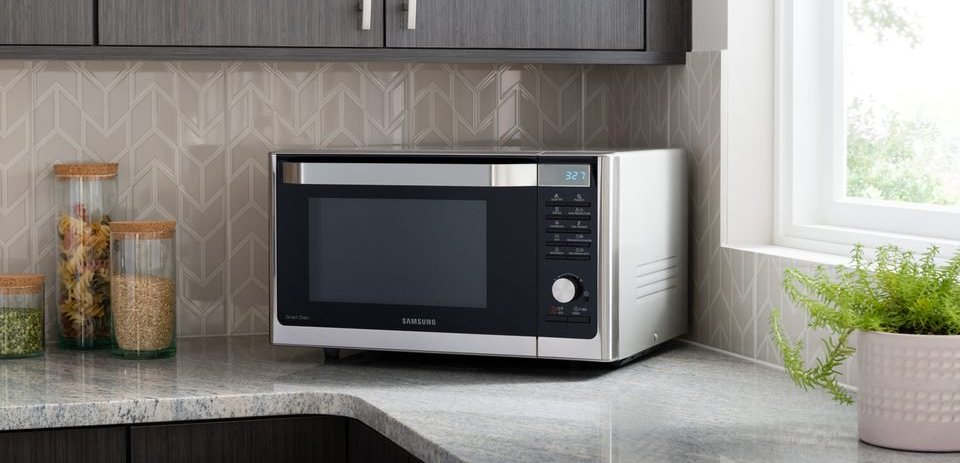 5 Signs Your Microwave Is Dangerous to Use—Repairing and Cleaning